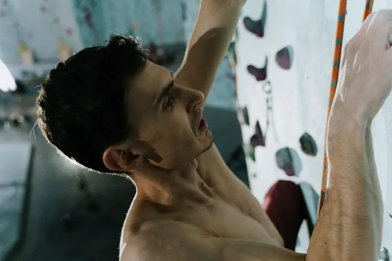 Lifting More, Climbing Worse: The Uncomfortable Truth About Strength Training for Climbers